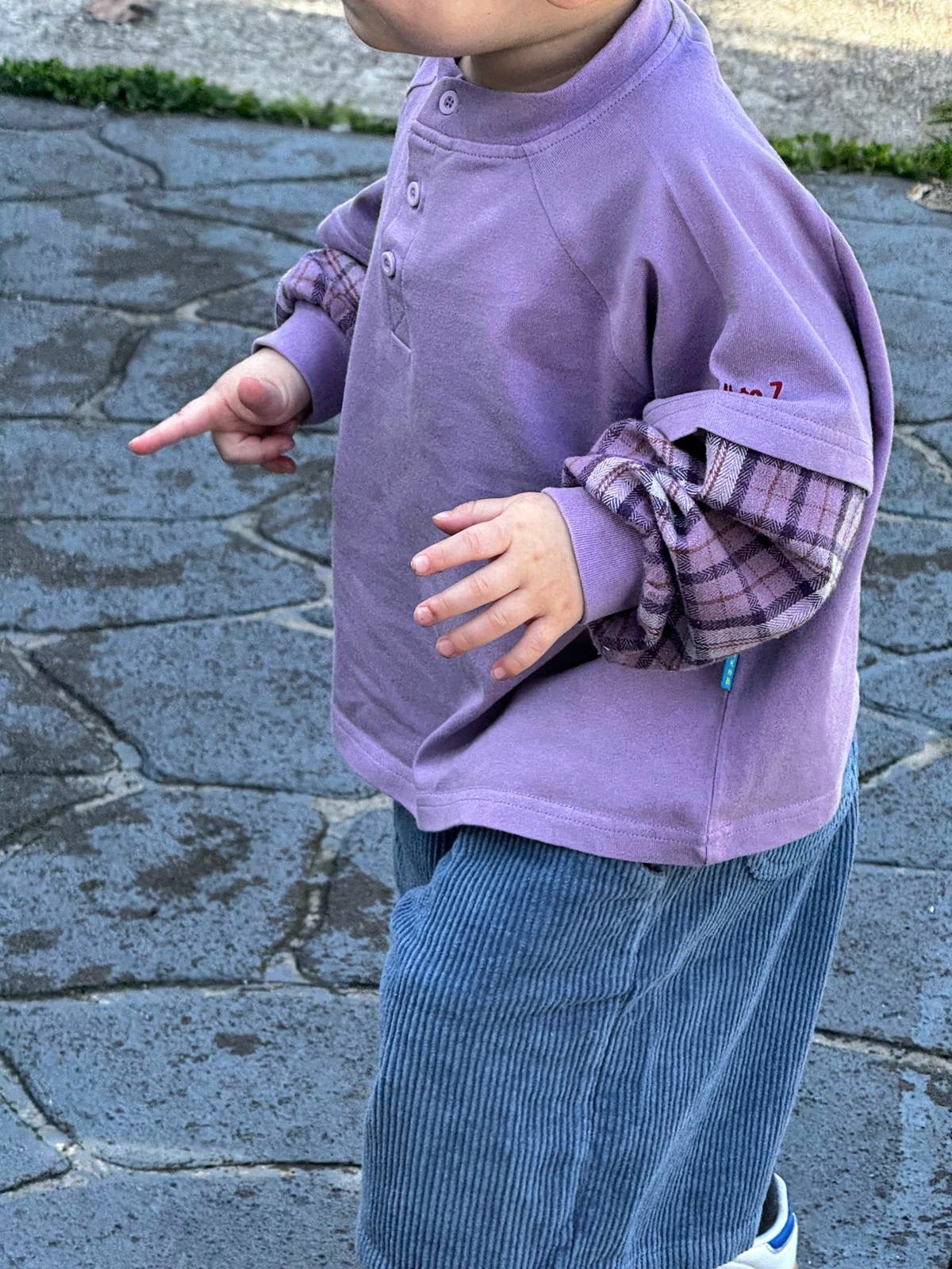 Toddler walking wearing ollie double-sleeve in fig